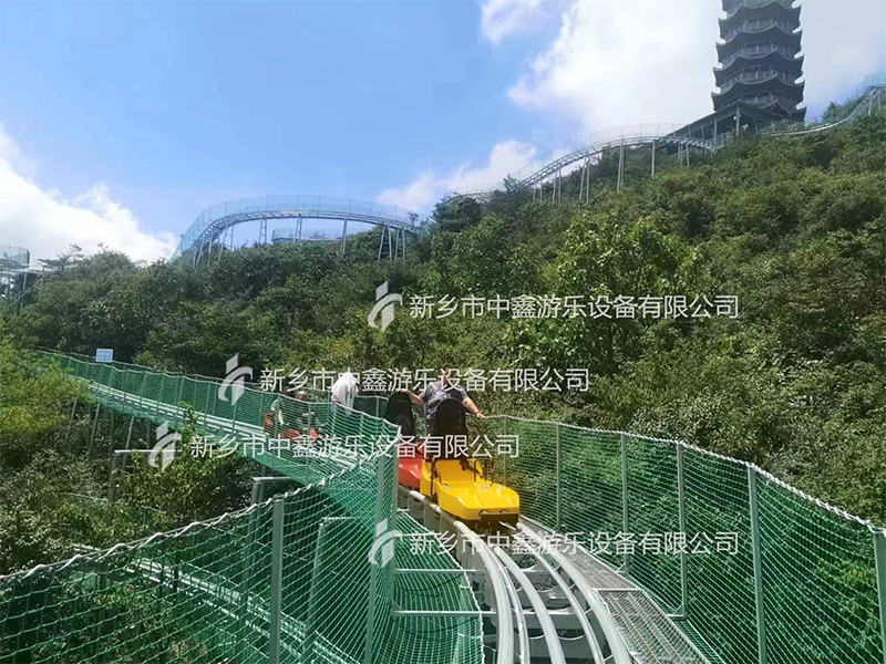軌道爬山車(chē)